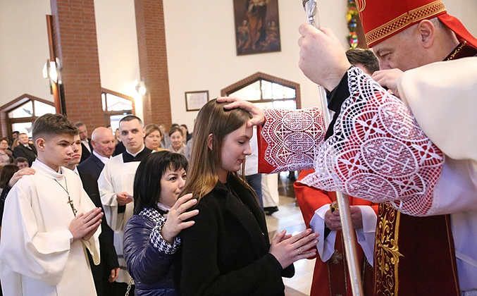 31 marca w naszej parafii miała miejsce uroczystość przyjęcia sakramentu bierzmowania (zdj. Grzegorz Brożek/Foto Gość)