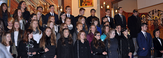 16 października Grupa Teatralna zaprezentowała montaż słowno - muzyczny pt. W mroku jest tyle światła (zdj.Przemek)