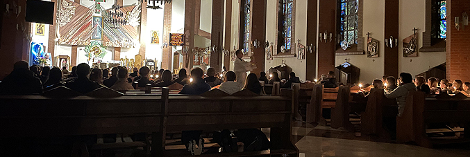 Trzeci piątek października rozpoczął kolejny cykl spotkań Uwielbień w Miłosierdziu. Tym razem tematyka comiesięcznych spotkań skupiać się będzie na sakramentach świętych